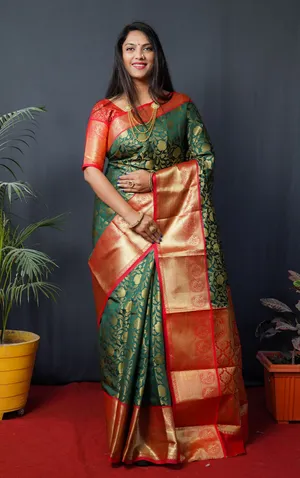 Gold #kanchipuram #silk #saree in... - Kanchi Pattu Sarees | Facebook