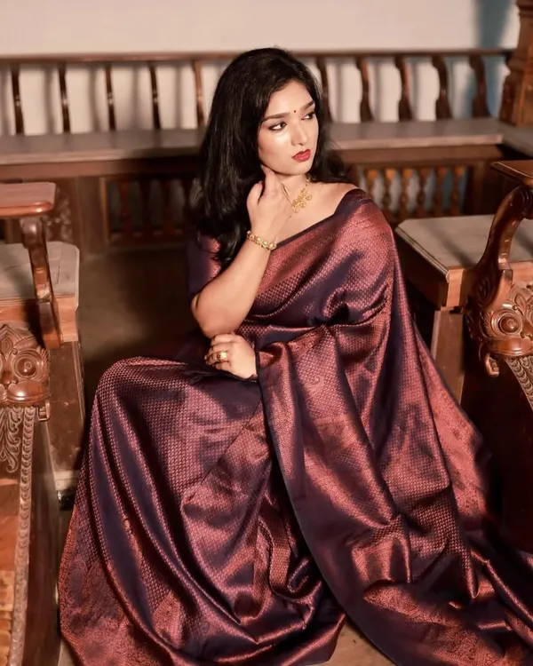 Bollywood Actresses' Embroidered Cream & Brown Silk Sarees in – Sareeko