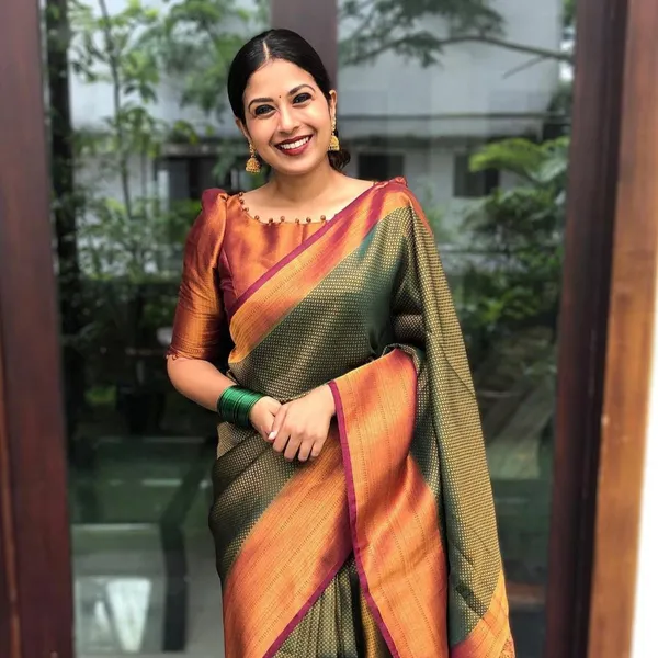 Cream Soft Silk Saree with Maroon Tie-Dye Bandhani Blouse - Monastoor-  Indian ethnical dress collections with more than 1500+ fashionable indian  traditional dresses and ethnical jewelleries.