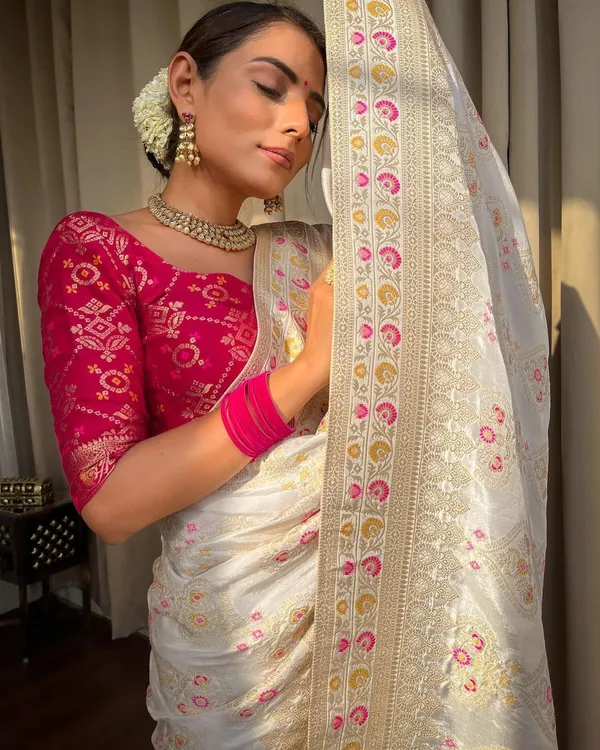 Admirable Pink Soft Silk Saree With Artistic Blouse Piece -