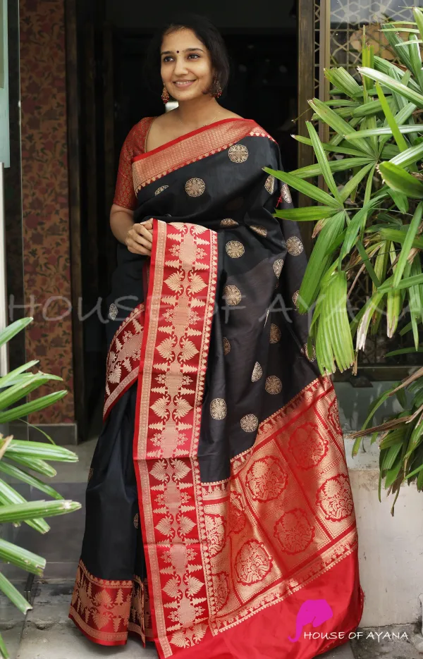 Niraa-6 Pure kanjivaram silk saree black with allover silver zari wove –  Cherrypick