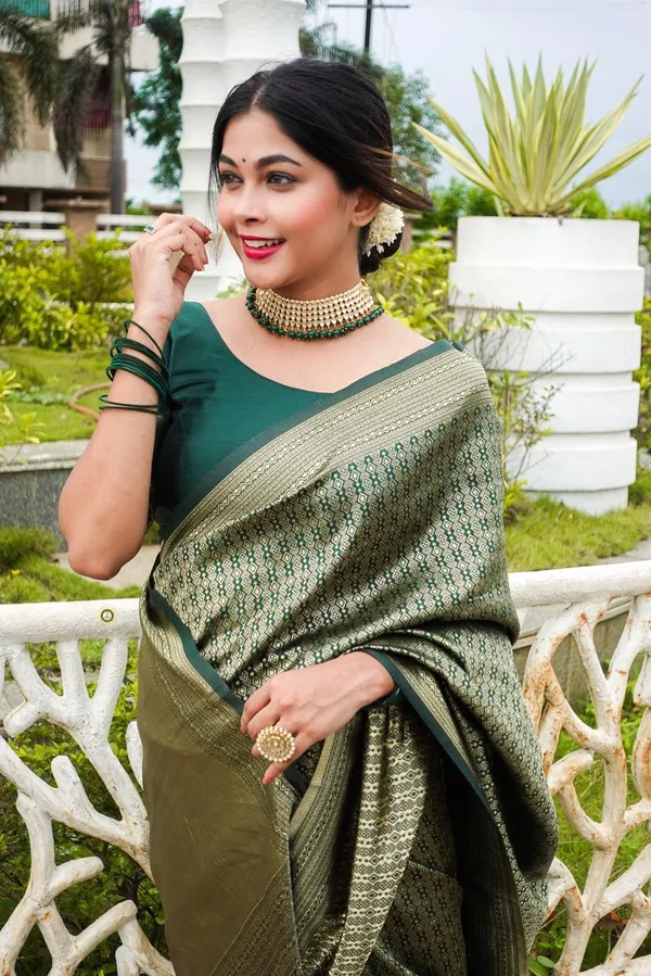 Buy Dark Green Saree Online-Shop Best Offers Now